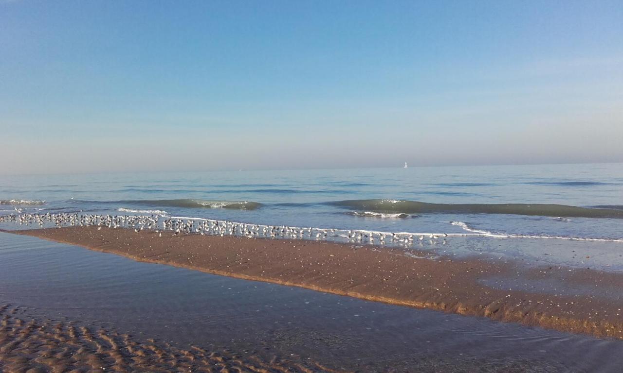 Bed and Breakfast Chez Gigi Merville-Franceville-Plage Esterno foto